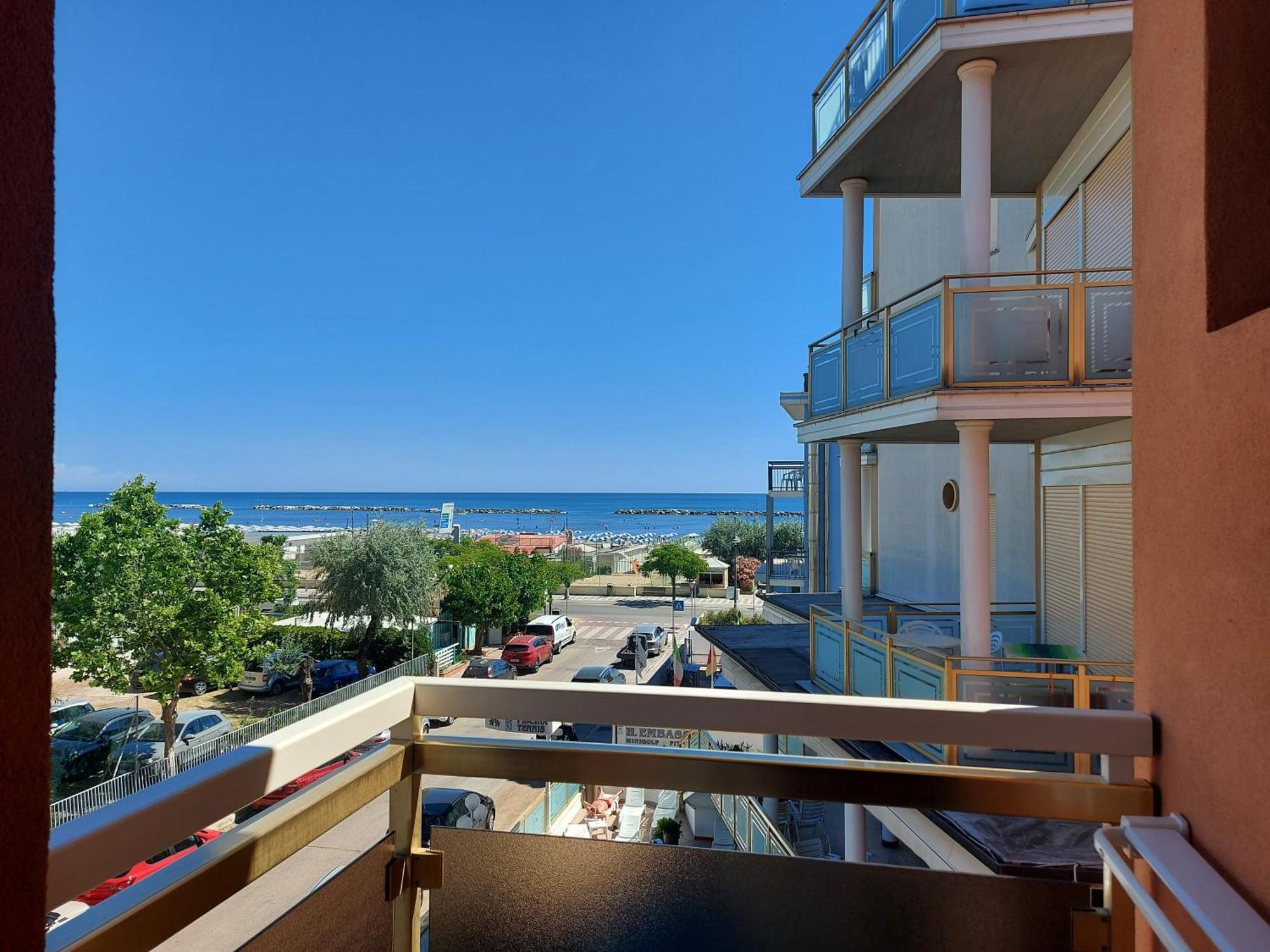 Joli Hotel 3*